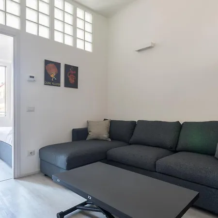 Bramante24 Bilocale In Sarpi Lägenhet
